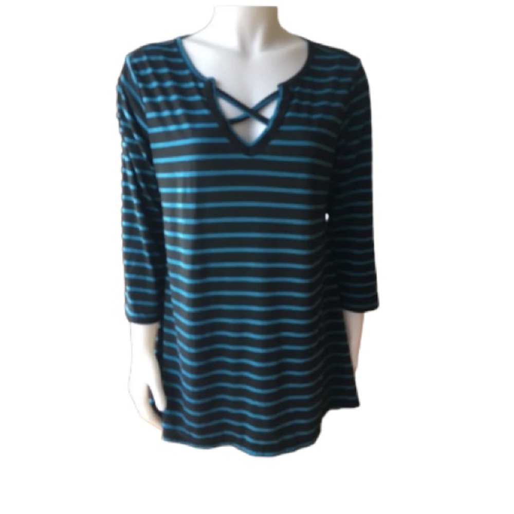 🍒 Striped Top w/ Criss Cross!!!